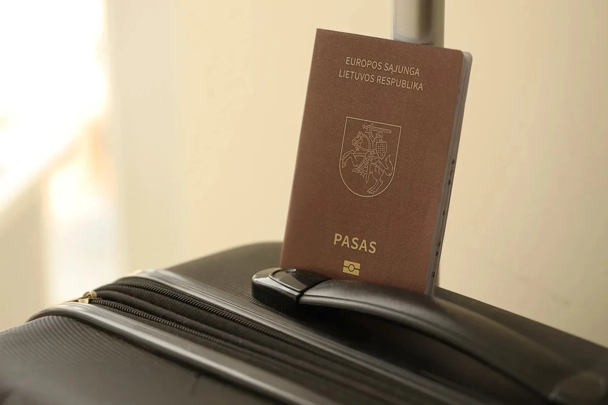 Cyfrowy portfelj zamiast paszportu? Co naprawdę zmienia się dla Polaków do 2026 roku