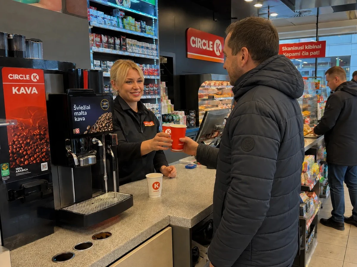 Miesiąc bez kawy na stacji benzynowej: jak jeden drobny nawyk pozwolił zaoszczędzić fortunę