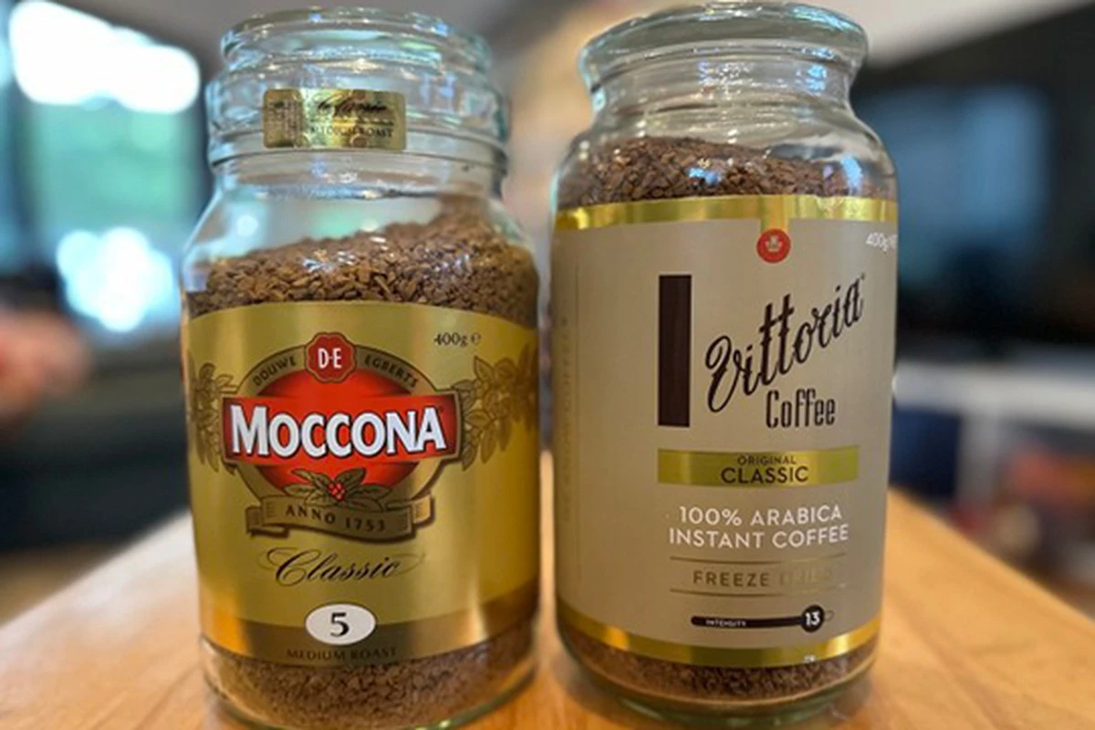 dwanapisynasoik-extra-1.webp Dwa napisy na słoiku kawy, które natychmiast zdradzają marną jakość - image 1