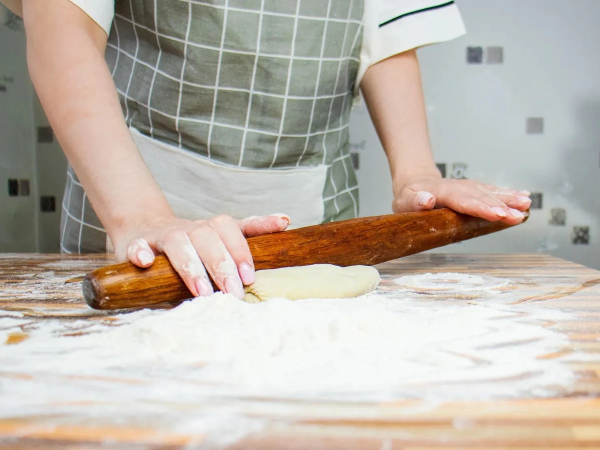 Puszyste pierożki bez drożdży: trik, który zmienia wszystko