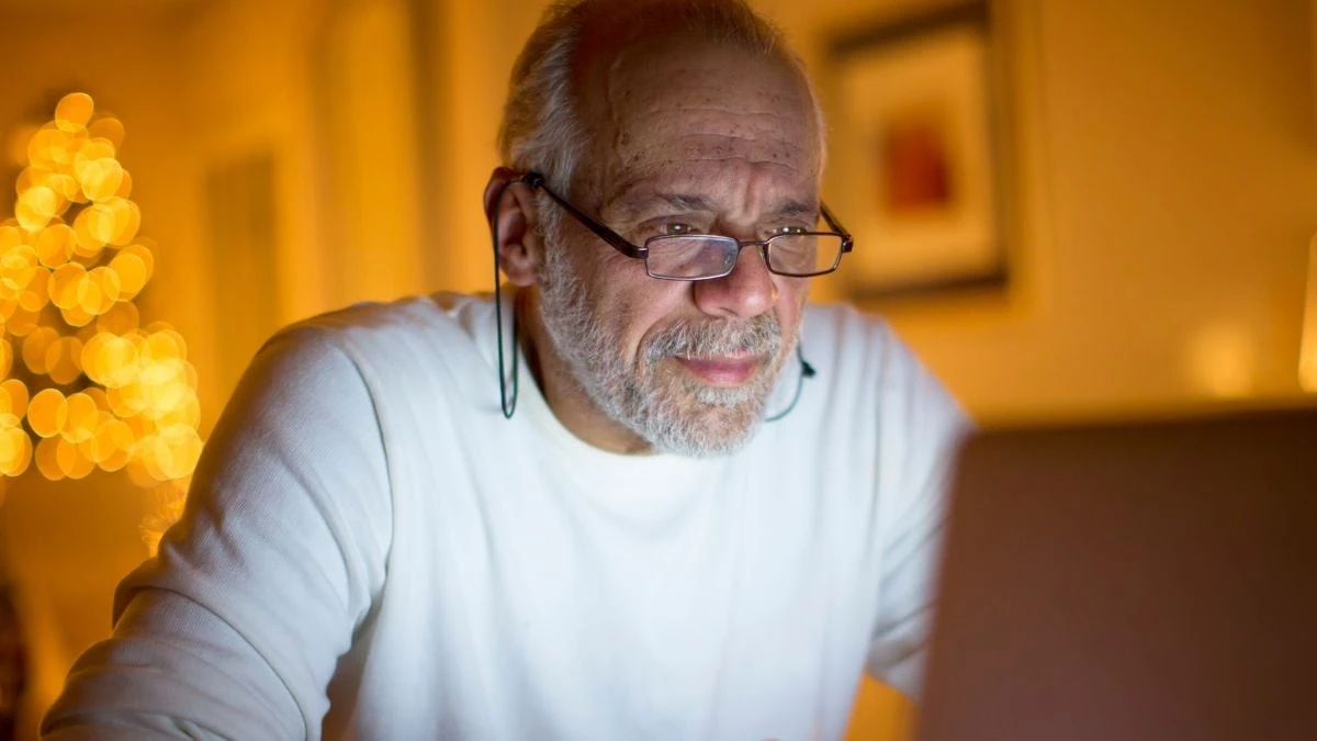 Dlaczego Twój smartfon to „złodziej pamięci” i jak odzyskać jasność umysłu