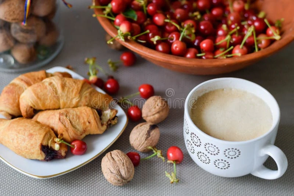 dlaczegowartozj-extra-1.webp Dlaczego warto zjeść garść orzechów do porannej kawy - image 1