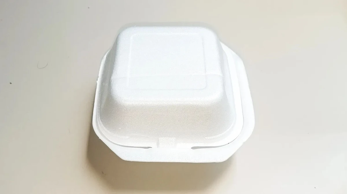 Czy plastikowe pojemniki można bezpiecznie podgrzewać w mikrofalówce? Trikampis to mit