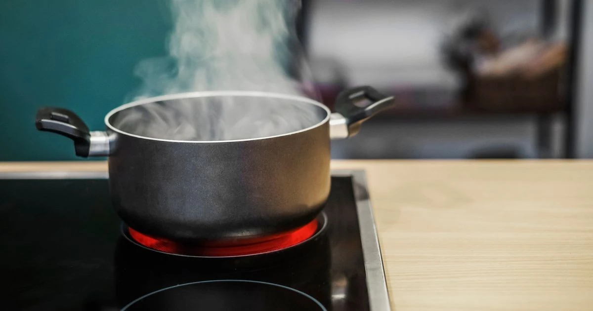 Dlaczego warto przelać wrzącą wodę przez filtr do kawy - image 1