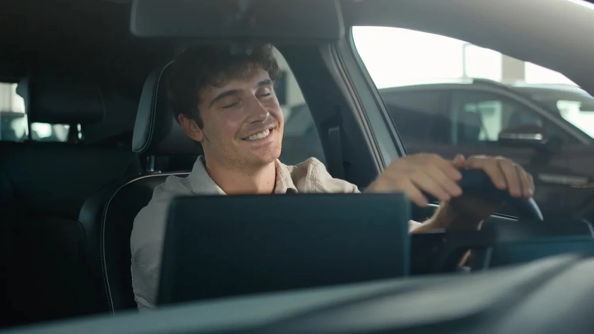 Dlaczego z aut znika klasyczne radio z przyciskami