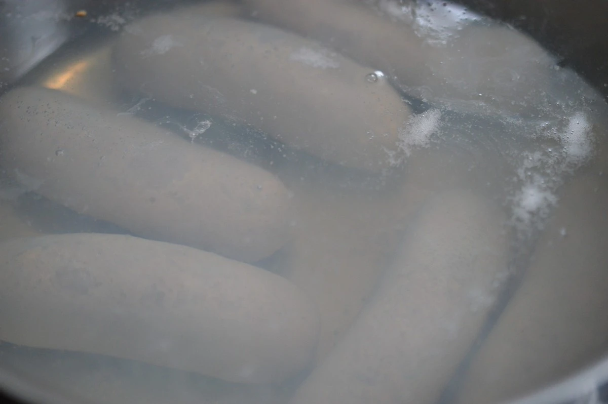 Dlaczego teściowa wrzuca kawałek kiełbasy do szklanki z wodą - image 1