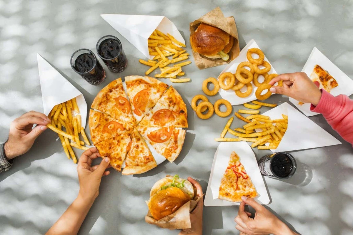 Dlaczego jemy coraz więcej mimo sytości: winny jest jeden rodzaj składników