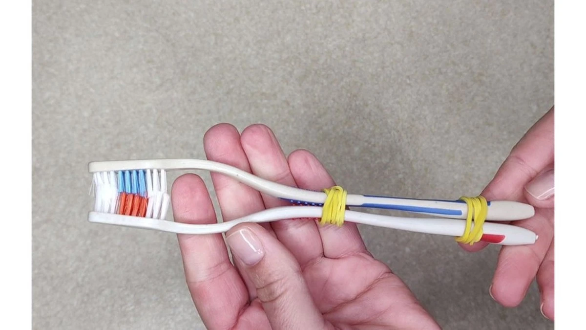Dlaczego warto podgrzać starą szczoteczkę do zębów zapalniczką