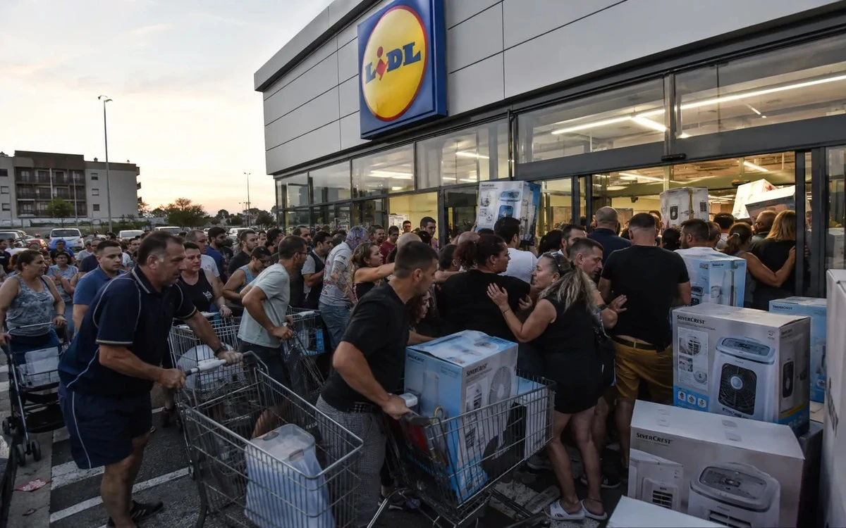 Chaos w Lidlu: dlaczego klienci koczowali pod sklepem przed świtem?