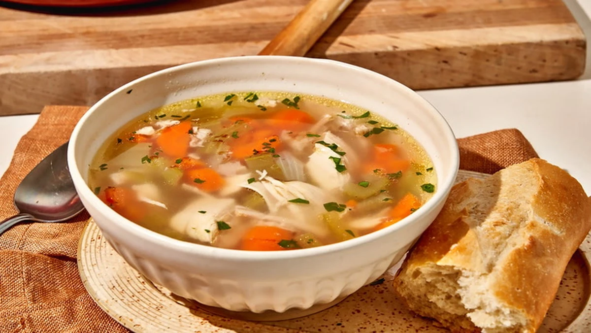 dlaczegolekarze-extra-1.webp Dlaczego lekarze zalecają rosół przy infekcji: skraca przeziębienie o dwa dni - image 1