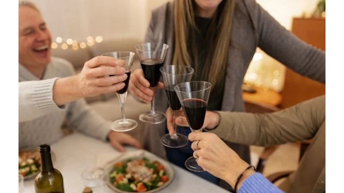 Ten jeden rodzaj alkoholu niszczy żołądek najbardziej. I wcale nie chodzi o tanie wino