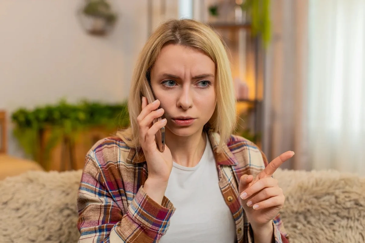 Oszustwo na klonowanie głosu: dlaczego nie wolno ufać własnym uszom