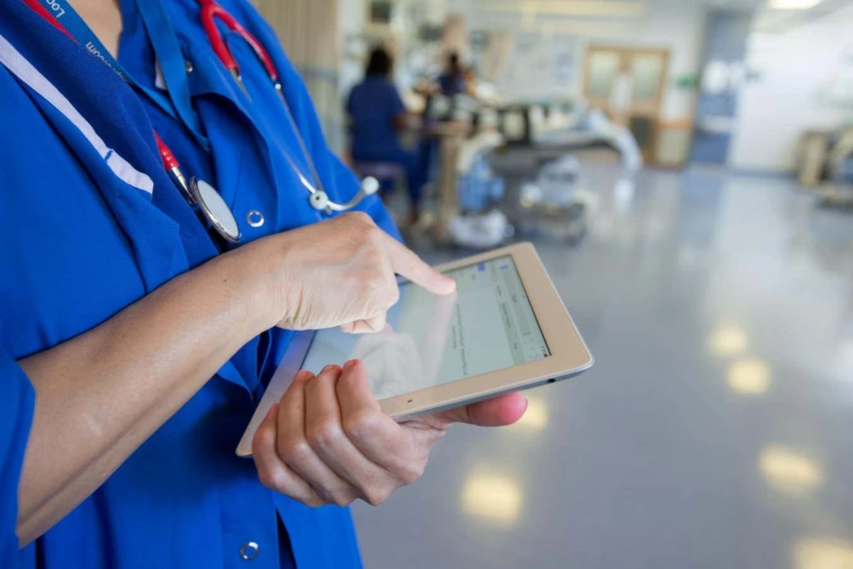 NHS w panice usuwa kod źródłowy przez sztuczną inteligencję