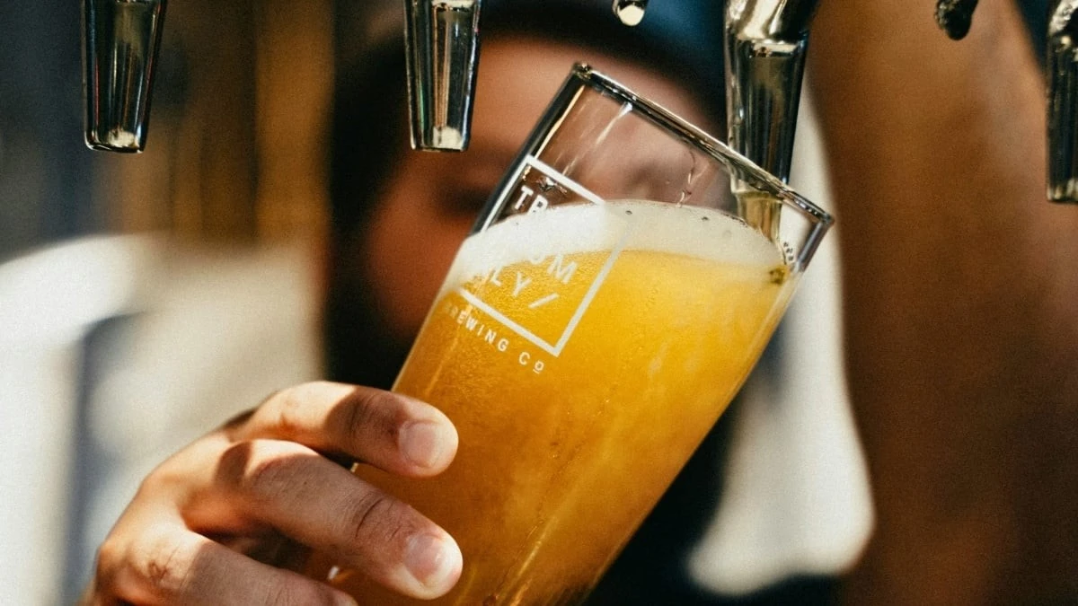 Prosta metoda, która faktycznie pomaga ograniczyć picie alkoholu