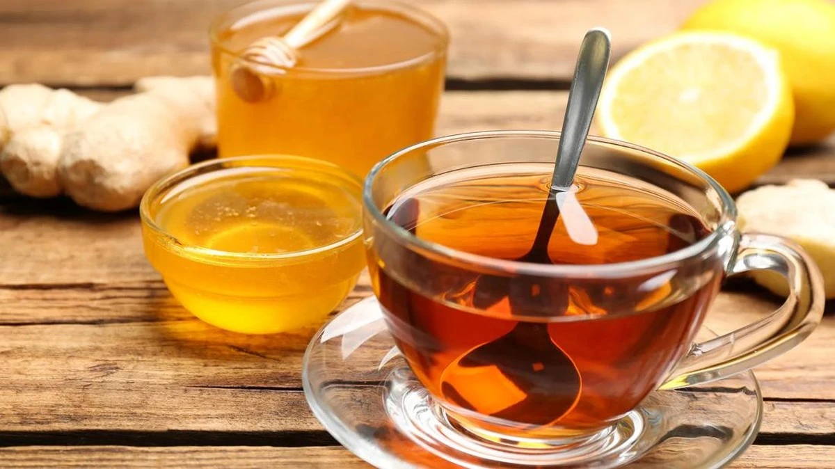 Dlaczego warto dodać łyżeczkę tymianku do miodu zamiast kupować pastylki w aptece - image 1