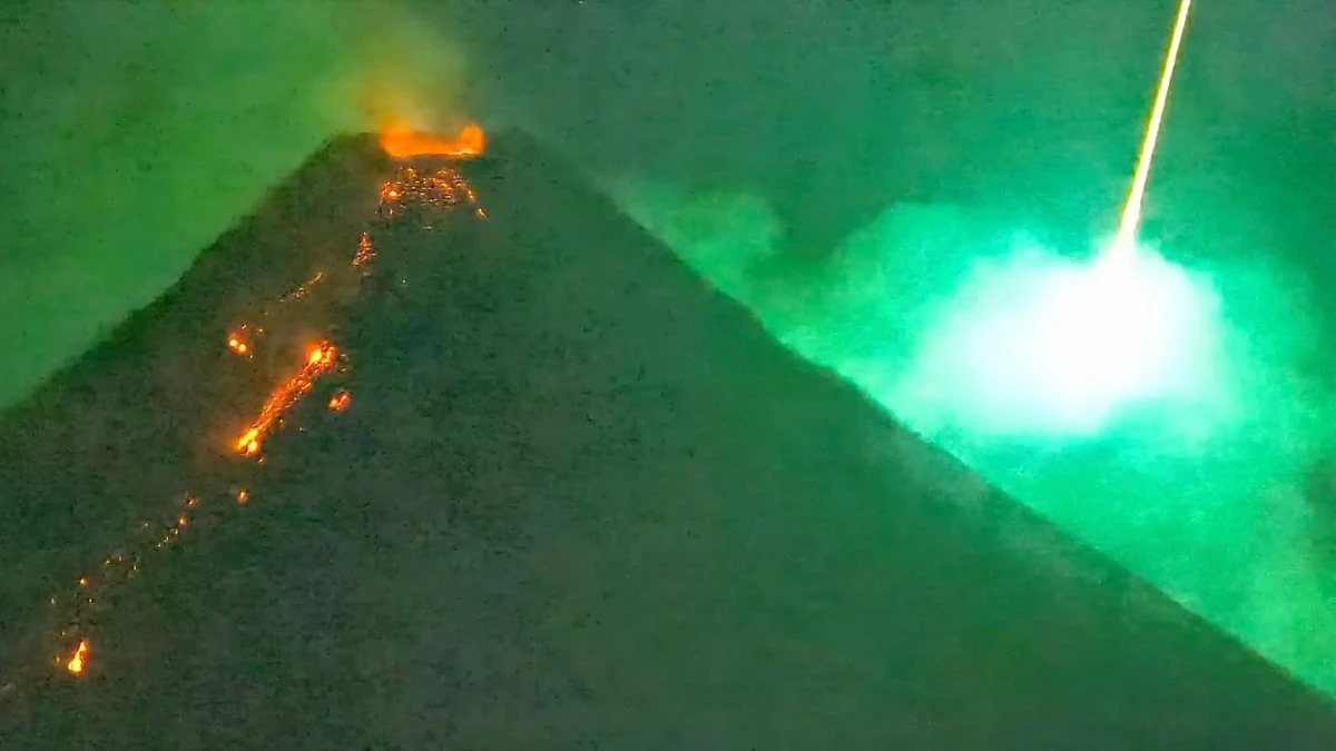 Meteor nad wulkanem: dlaczego to zjawisko nas chroni - image 1