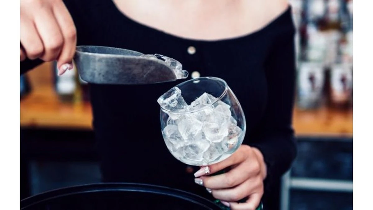 Jeden błąd z lodem może zepsuć smak nawet najdroższego drinka