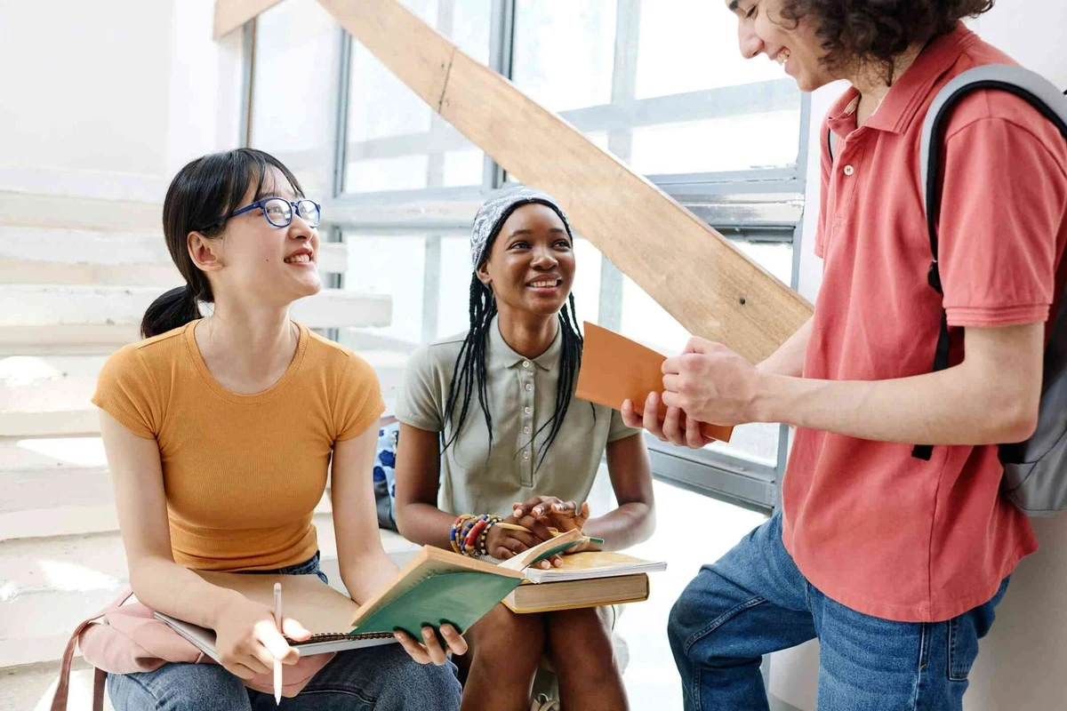 Dlaczego rozmowa o nudnych sprawach wcale nie jest stratą czasu - image 1