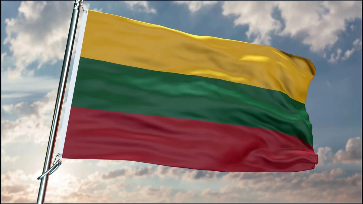 6 lipca flaga musi zawisnąć: kto odpowiada za wywieszenie i co grozi za brak?