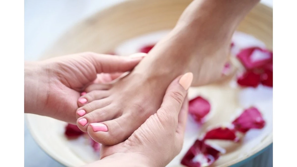 Dlaczego moczenie stóp w misce to błąd: 5 zagrożeń