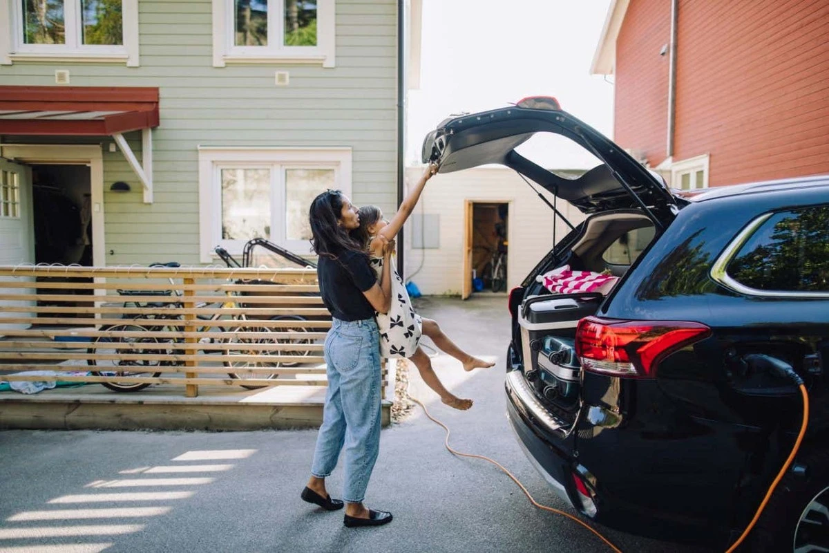 Twój samochód elektryczny może zarabiać, gdy śpisz: jak działa technologia V2G