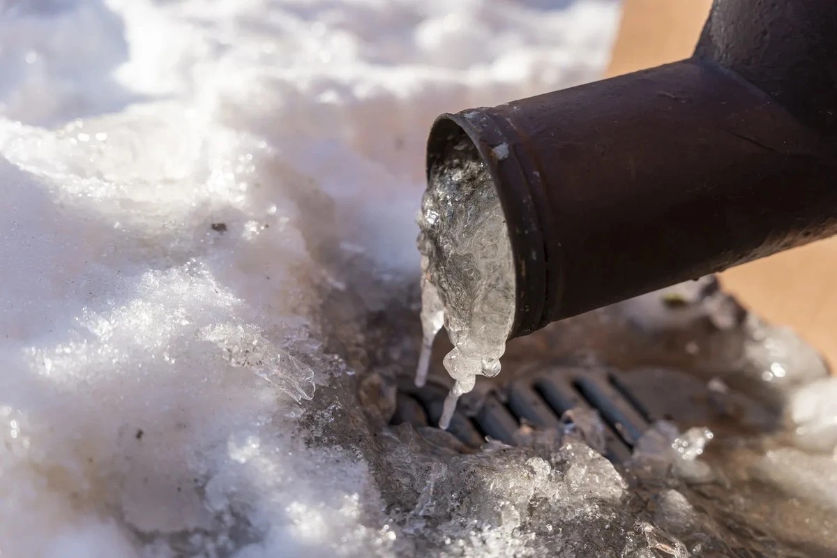 Dlaczego śnieg nagle znika: dwa antycyklony zmieniły pogodę