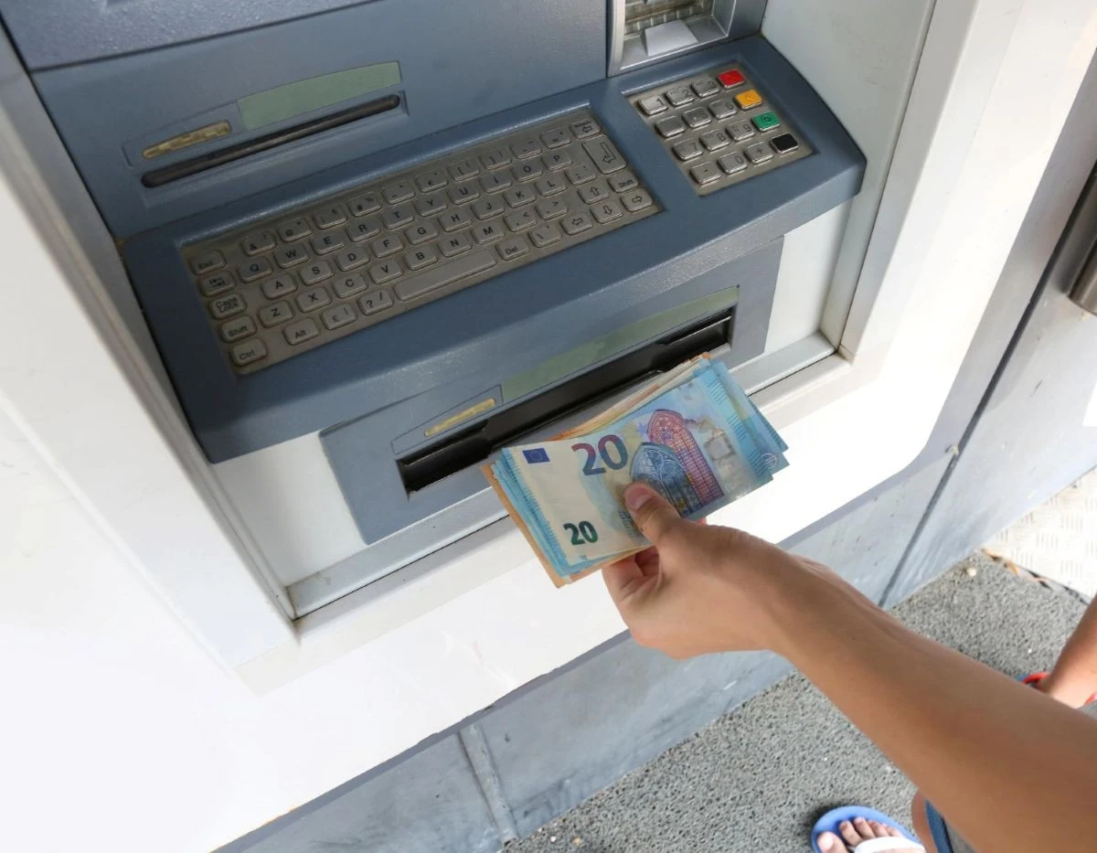 Dlaczego warto mieć PIN w pamięci zanim podejdziesz do bankomatu