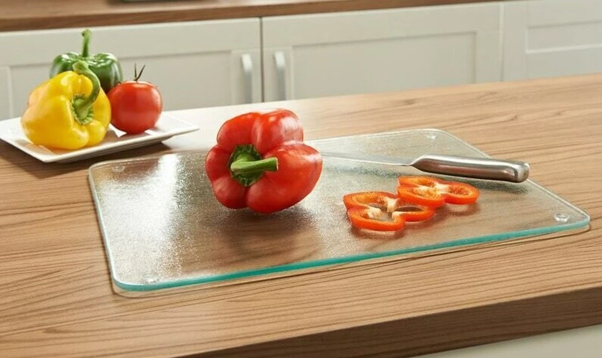 Dlaczego szklana deska do krojenia to częsty błąd w nowoczesnej kuchni - image 1