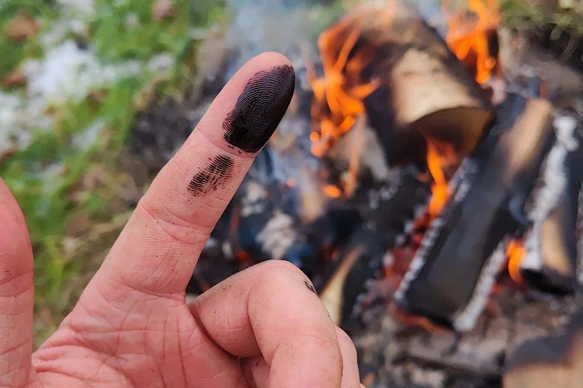 Dlaczego neandertalczycy zawsze trzymali w jaskini słoik lepkiej smoły