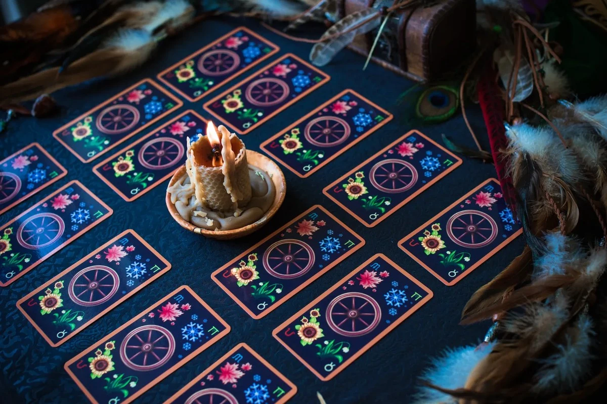 Lipiec przyniesie przełom: trzy znaki zodiaku odczują przypływ gotówki, a pozostałe czeka niespodzianka