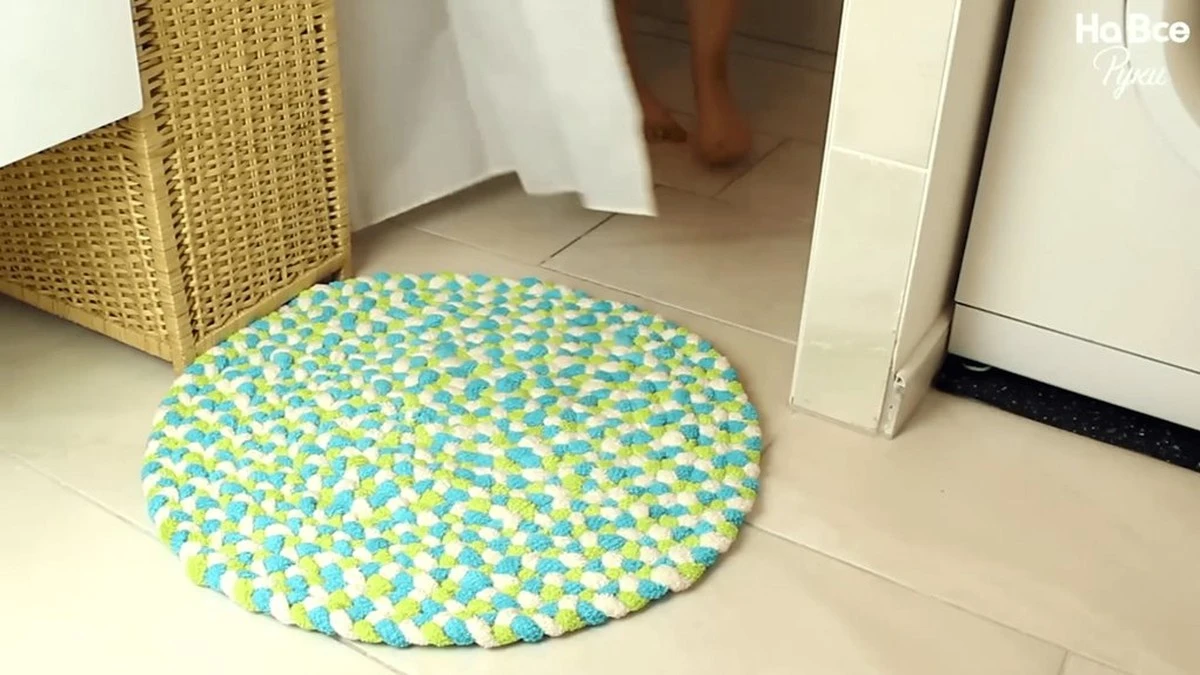 Jak zrobić stylowy dywanik łazienkowy z ręczników w 60 minut