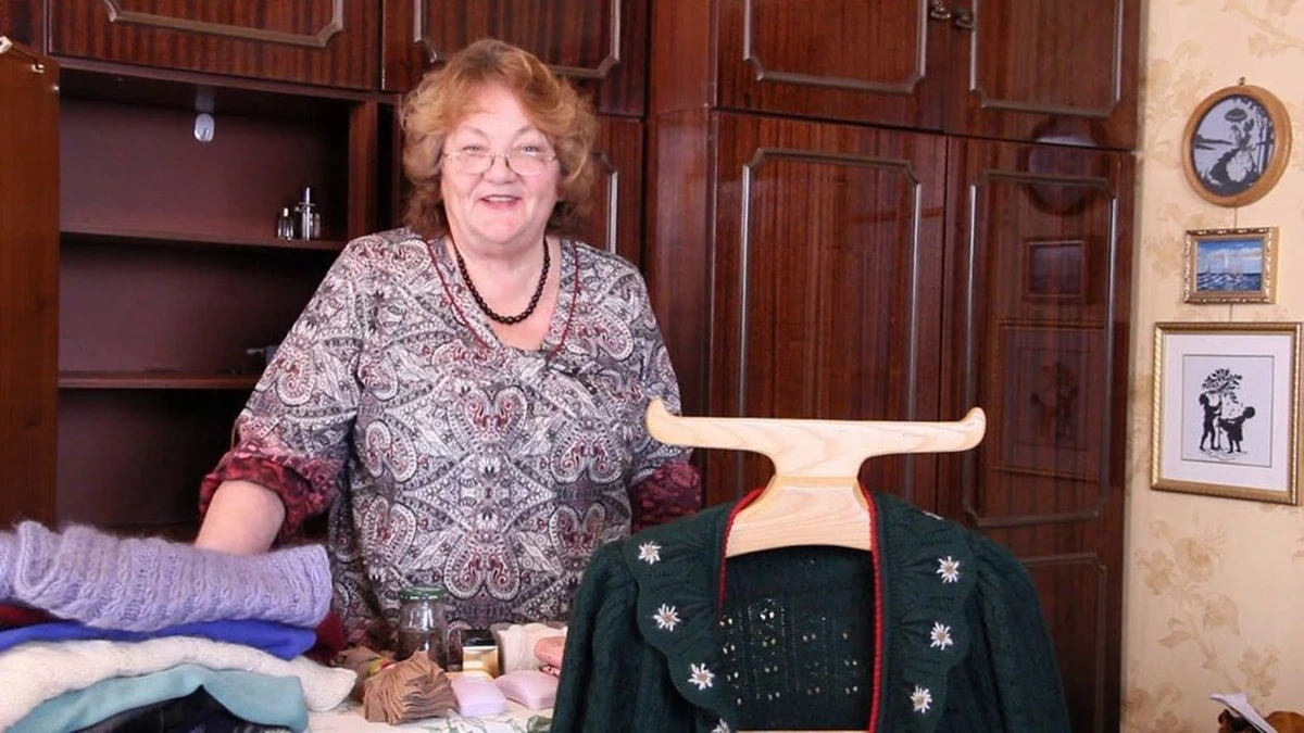 Dlaczego doświadczone gospodynie trzymają żwirek dla kota w szafach