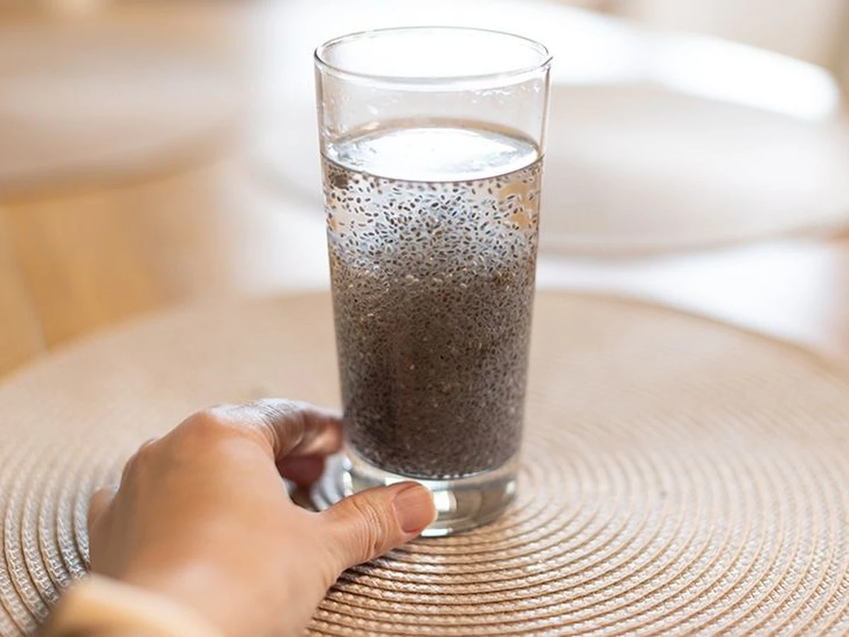 dlaczegowartoza-extra-1.webp Dlaczego warto zalać łyżeczkę siemienia lnianego ciepłą wodą przed snem - image 1