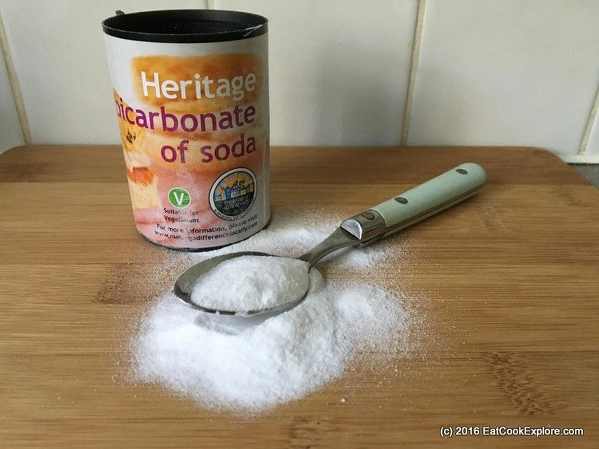 dlaczegowartows-extra-1.webp Dlaczego warto wsypać sodę do szklanki i postawić ją za sofą - image 1