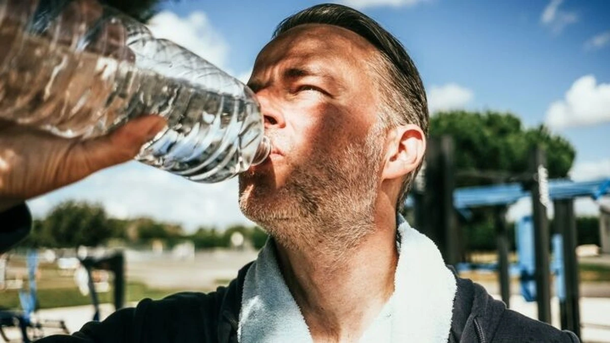 Dlaczego mężczyźni po czterdziestce starzeją się szybciej? Winny może być konkretny przedmiot w kuchni