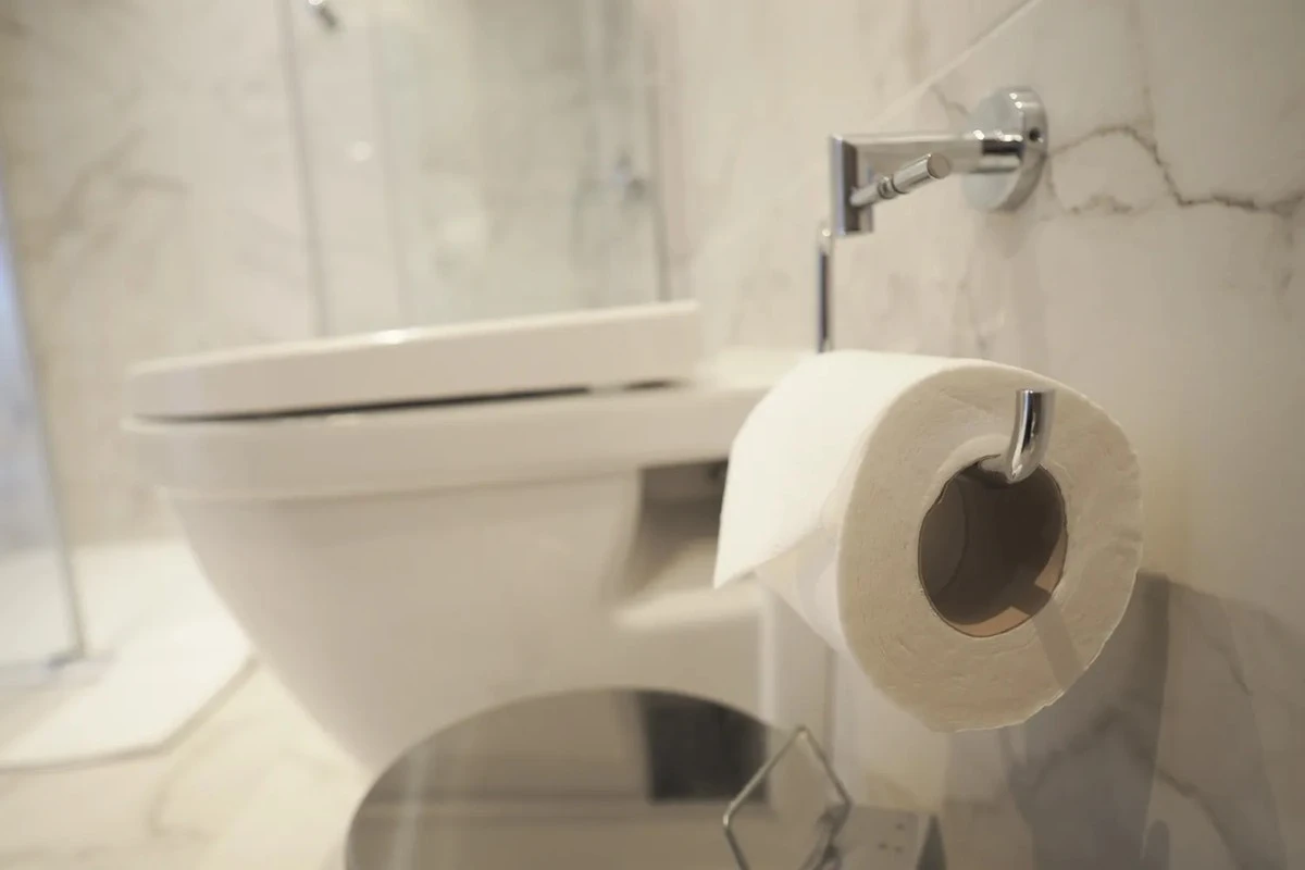 Chodzi o coś więcej niż estetkę: dlaczego w hotelowej łazience zastajesz zagięty papier