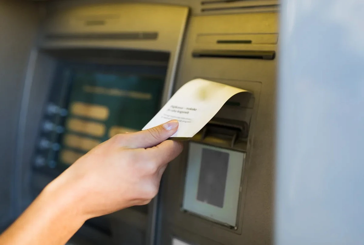 Dlaczego przestałam drukować paragony z bankomatu: mały papier, który może sprawić duże problemy