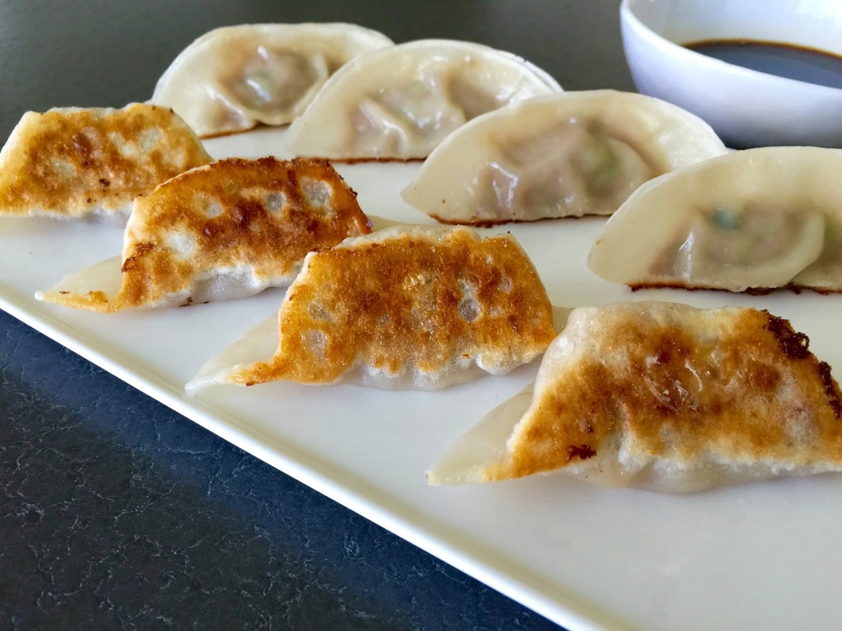 Puszyste pierożki bez drożdży: trik, który zmienia wszystko - image 1
