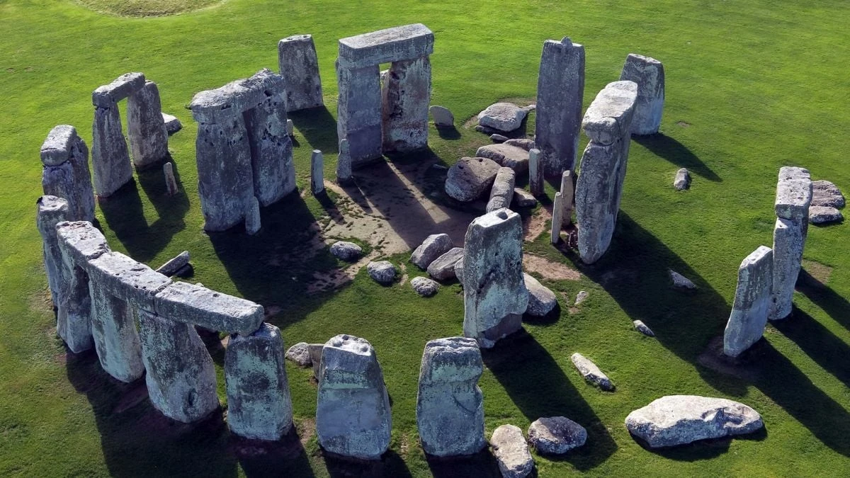 Kamień ołtarzowy w Stonehenge: dlaczego naukowcy musieli zweryfikować jego pochodzenie