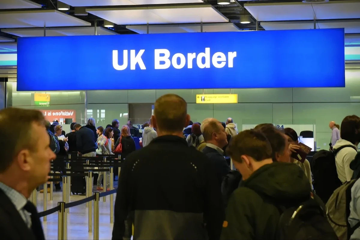 Dlaczego przy wylocie do Londynu nie wystarczy już sam paszport