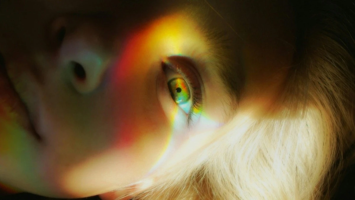 Dlaczego mózg widzi rzeczy, których nie ma: naukowcy odkryli mechanizm „śnienia” na jawie