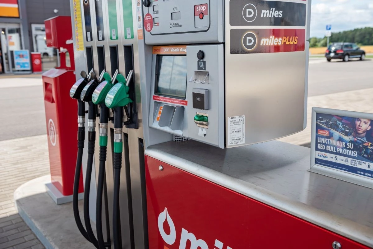 Dlaczego doświadczeni kierowcy zawsze tankują, gdy bak jest jeszcze w połowie pełny