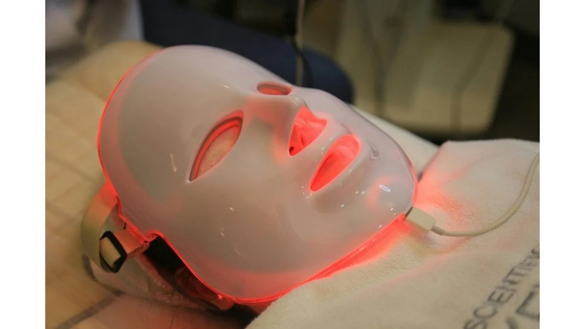 Zapłaciłam 500 złotych za ledową maskę do twarzy. Oto co po miesiącu powiedziała mi dermatolog