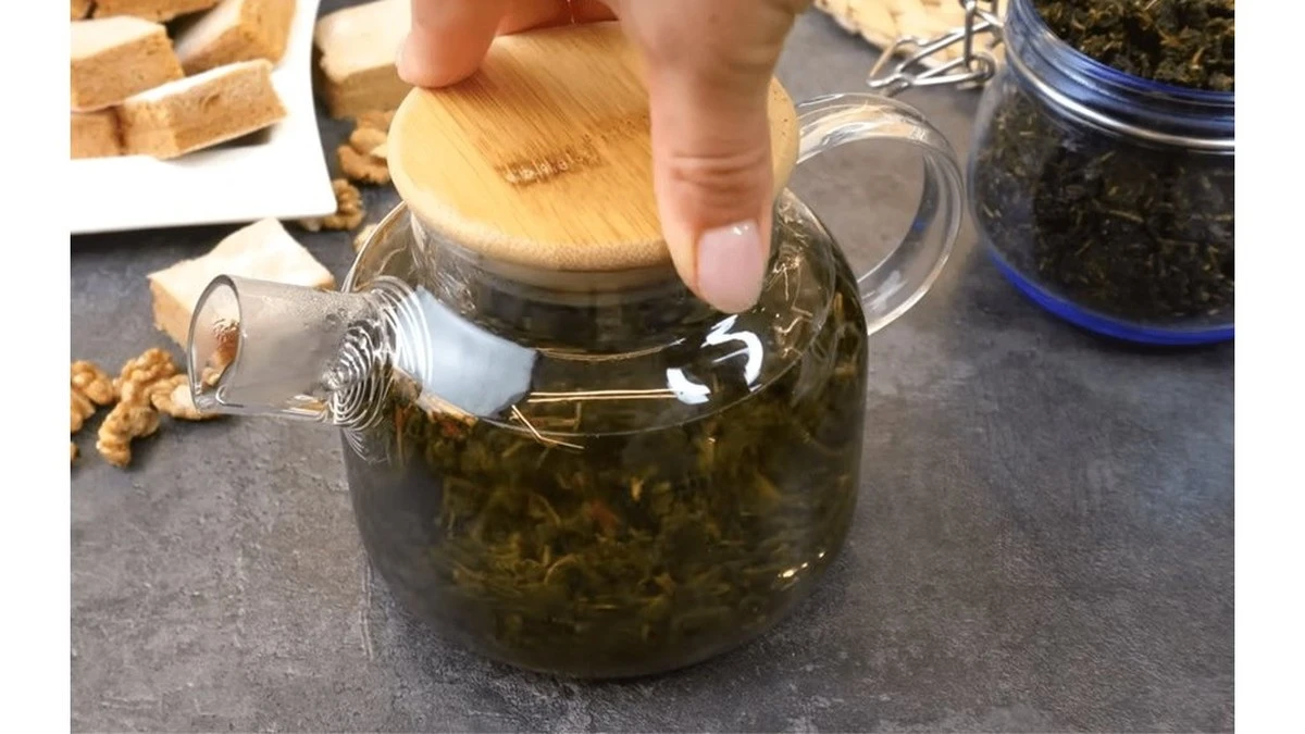 Dlaczego doświadczone gospodynie zbierają liście wiśni zamiast owoców