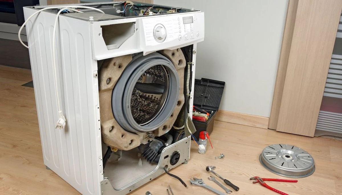 dlaczegodoswiad-extra-1.webp Dlaczego doświadczeni serwisanci zawsze każą zostawiać otwarte drzwiczki pralki - image 1