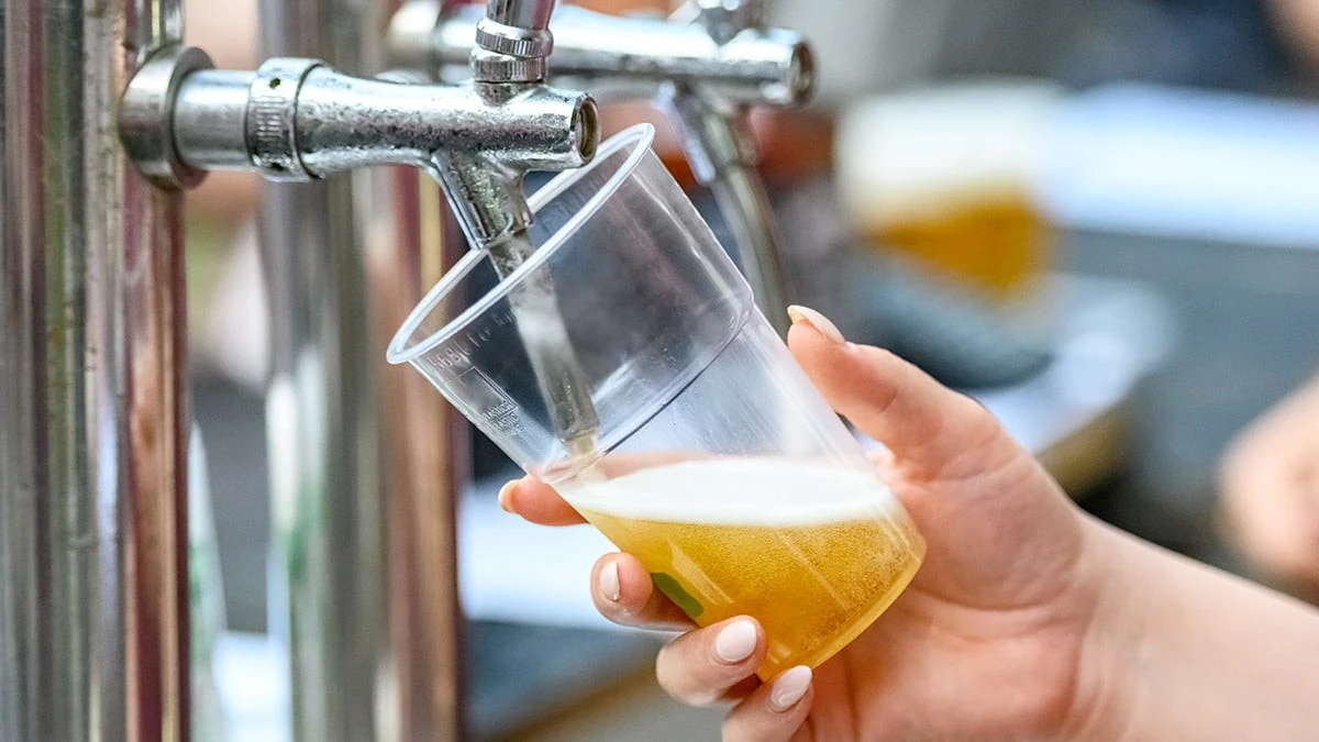 Nawet jeden kieliszek dziennie. Nowe badanie obala mit "bezpiecznego" picia alkoholu