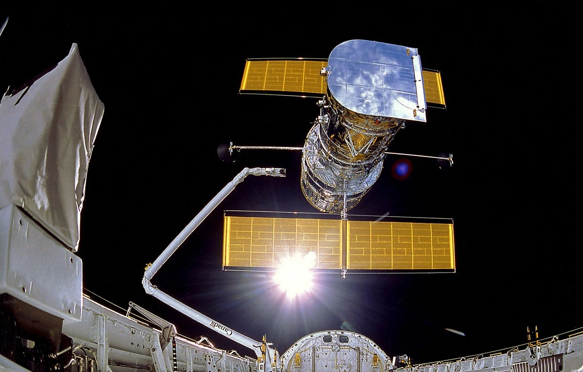 kosmicznazagadk-extra-1.webp Kosmiczna zagadka: JWST wykrył dziwny ślad chemiczny na Plutonie i Tytanie - image 1