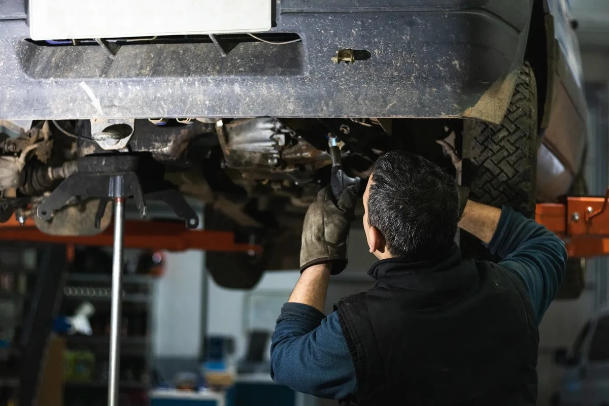 Jedno pytanie do mechanika, które uratuje Cię przed niepotrzebnym wydatkiem 800 euro