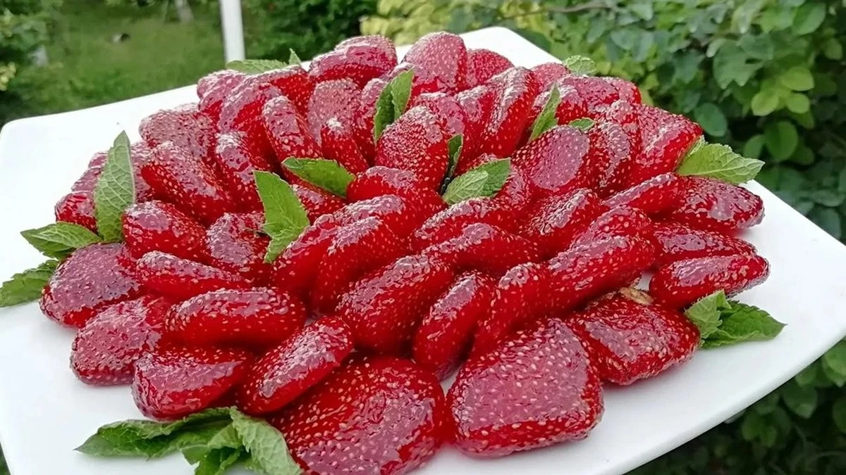 Dlaczego twoi goście będą pytać, w której cukierni kupiłeś te truskawki