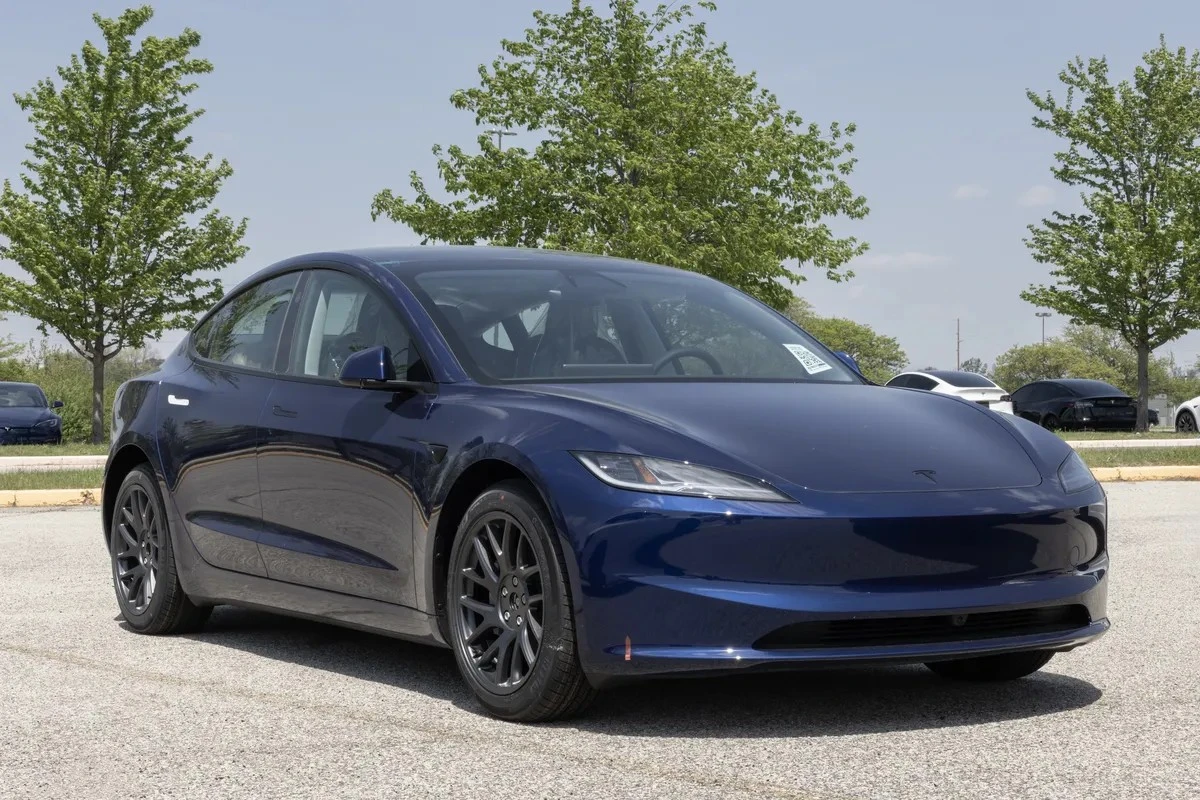 Tańsza bateria Tesli Model 3 trwalsza od drogich wersji po 100 000 km